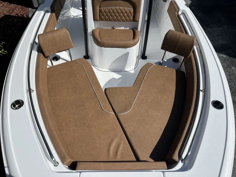 Slide: The Image of Sea Hunt Ultra 234 2026 - 21