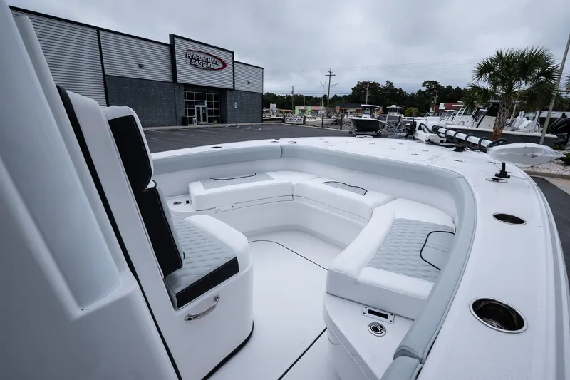 Slide: The Image of 2026 Blackfin 262 HB boat with spacious seating, displayed at a dealership. - 39