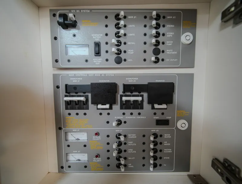 Slide: The Image of Formula 40 Performance Cruiser 2001 - 25