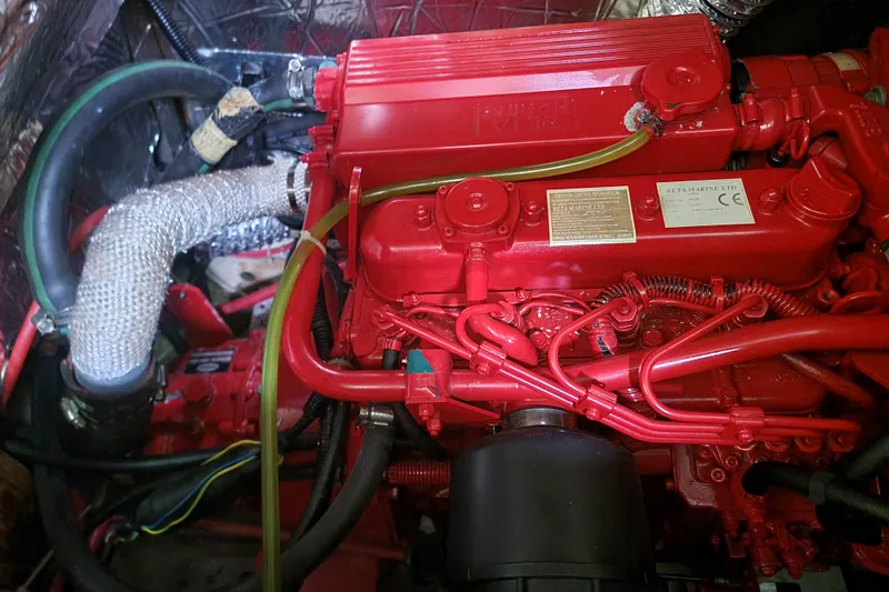 Slide: The Image of Red Pearson 39-2 Beta engine, 2016 model, detailed view, installed in 1987. - 37