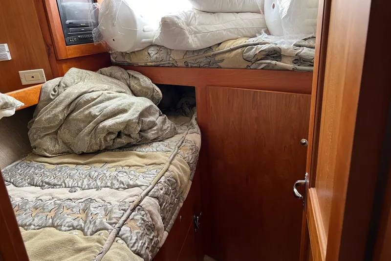 Slide: The Image of Interior cabin of 2002 Silverton 453 Motor Yacht with cozy bedding. - 35