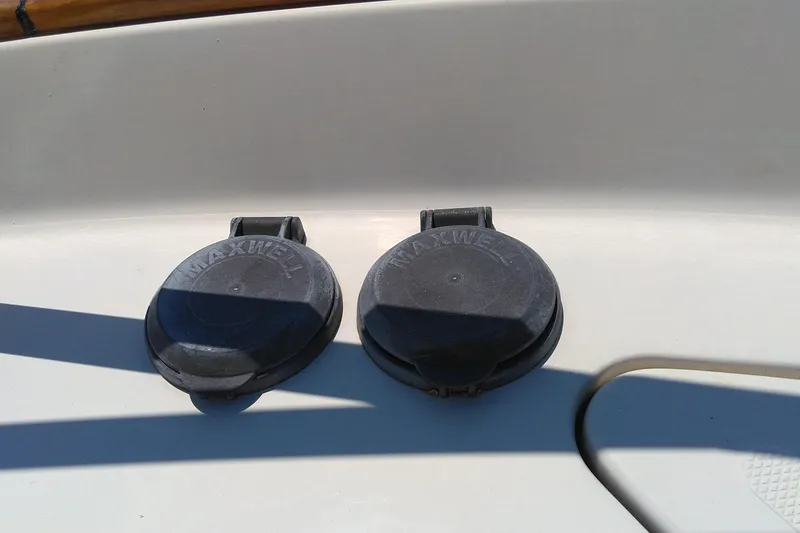 Slide: The Image of Maxwell deck fittings on 2008 Legacy Yachts 32, close-up view. - 29