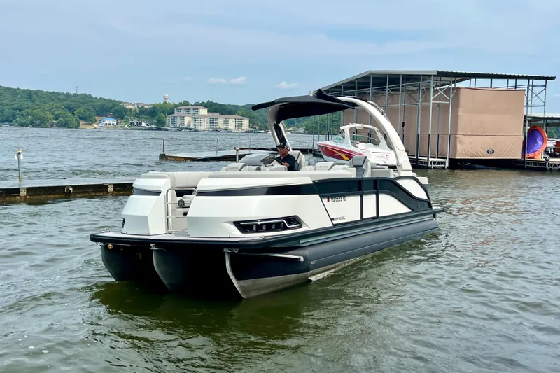 Slide: The Image of 2025 Harris Grand Mariner 250 pontoon boat on a scenic lake. - 4