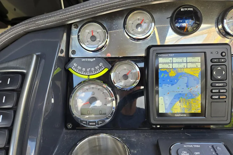 Slide: The Image of Dashboard of a 2017 Formula 270 Bowrider with GPS and gauges. - 26