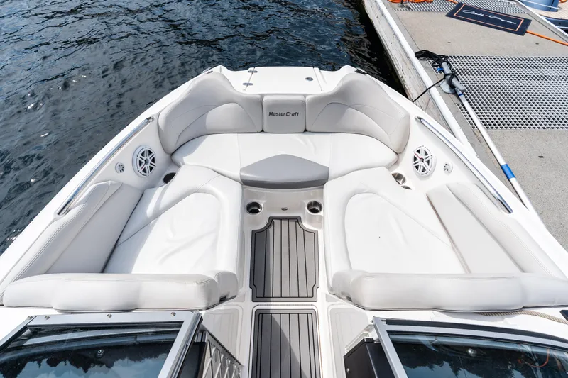 Slide: The Image of 2008 MasterCraft MariStar 235 SS boat interior with white seating and cup holders. - 4