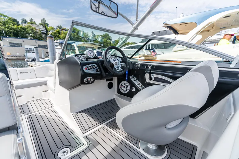 Slide: The Image of 2008 MasterCraft MariStar 235 SS boat interior with sleek dashboard and comfortable seating. - 5