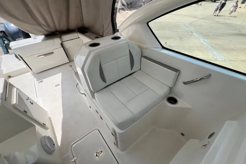 Slide: The Image of companion helm seat - 24