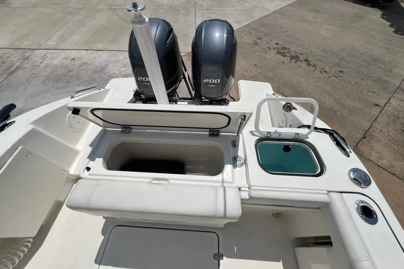 Slide: The Image of transom fish box & live-well - 36