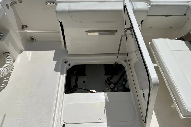 Slide: The Image of lazerette hatch - 41