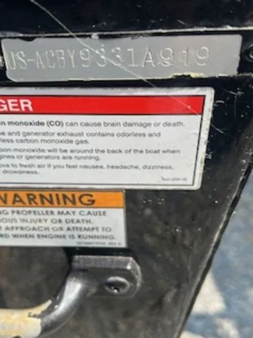 Slide: The Image of Alumacraft V16 2019 - 5