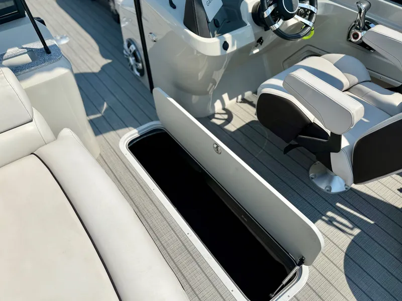 Slide: The Image of Avalon Excalibur LTD Elite Windshield 27 W/ 350HP Mercury V10 2023 - 17