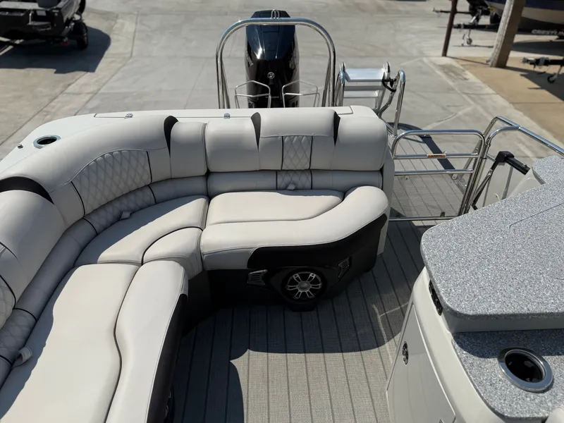 Slide: The Image of Avalon Excalibur LTD Elite Windshield 27 W/ 350HP Mercury V10 2023 - 7