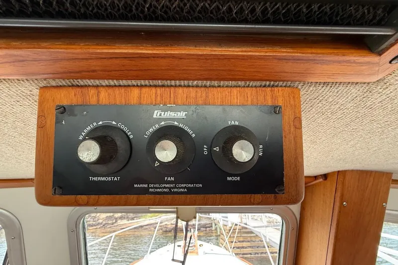 Slide: The Image of Cruisair control panel on 1990 Nauset Flybridge Cruiser, featuring thermostat and fan settings. - 25