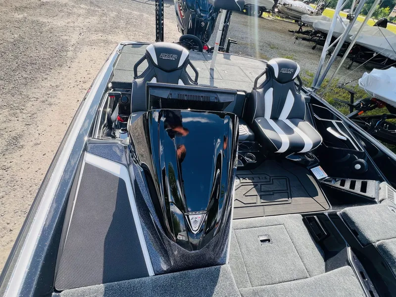 Slide: The Image of Skeeter FXR20 FLEX 2026 - 12