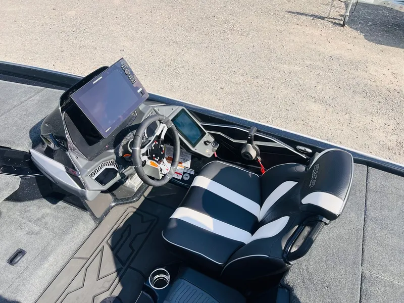 Slide: The Image of Skeeter FXR20 FLEX 2026 - 8