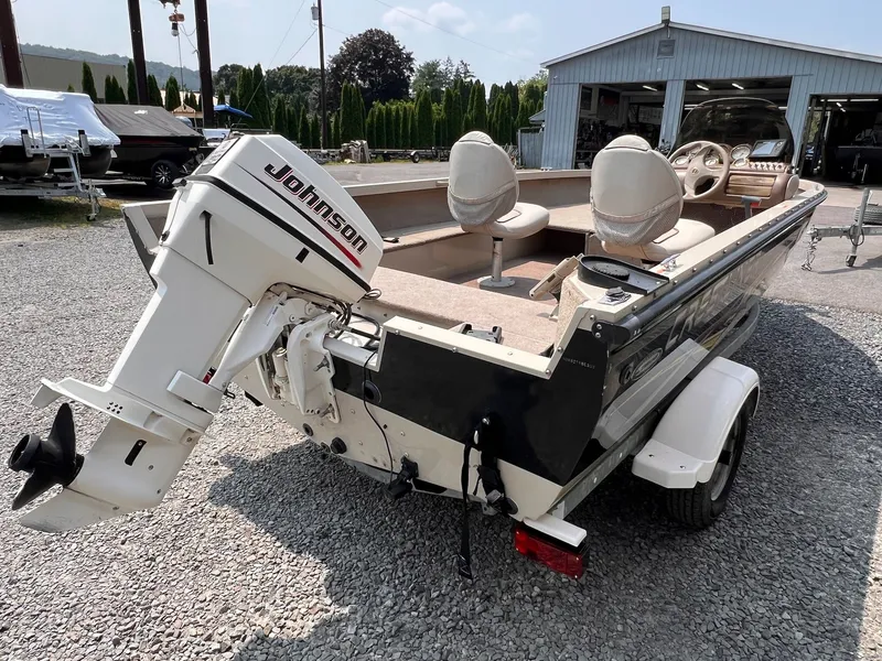 Slide: The Image of Crestliner 1750 Fish Hawk 2003 - 10