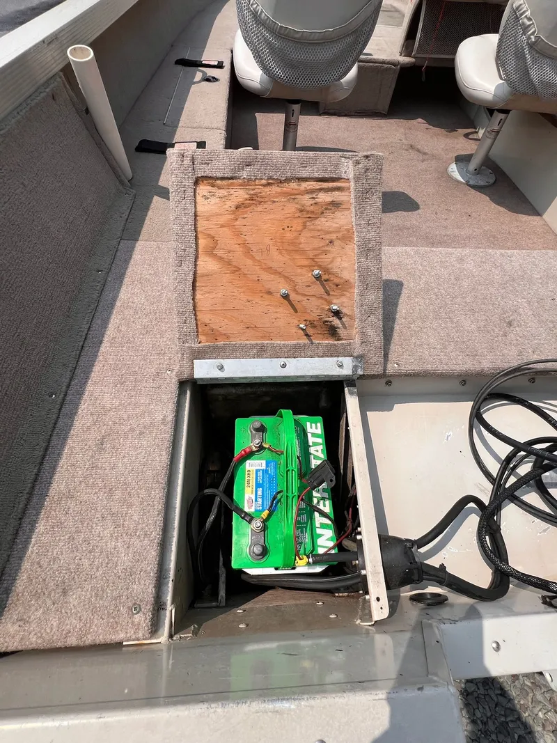 Slide: The Image of Crestliner 1750 Fish Hawk 2003 - 13