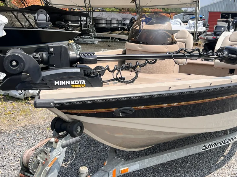 Slide: The Image of Crestliner 1750 Fish Hawk 2003 - 15