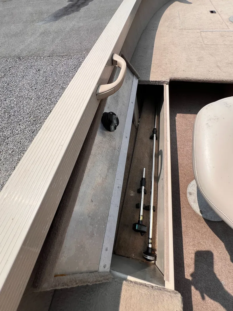 Slide: The Image of Crestliner 1750 Fish Hawk 2003 - 18