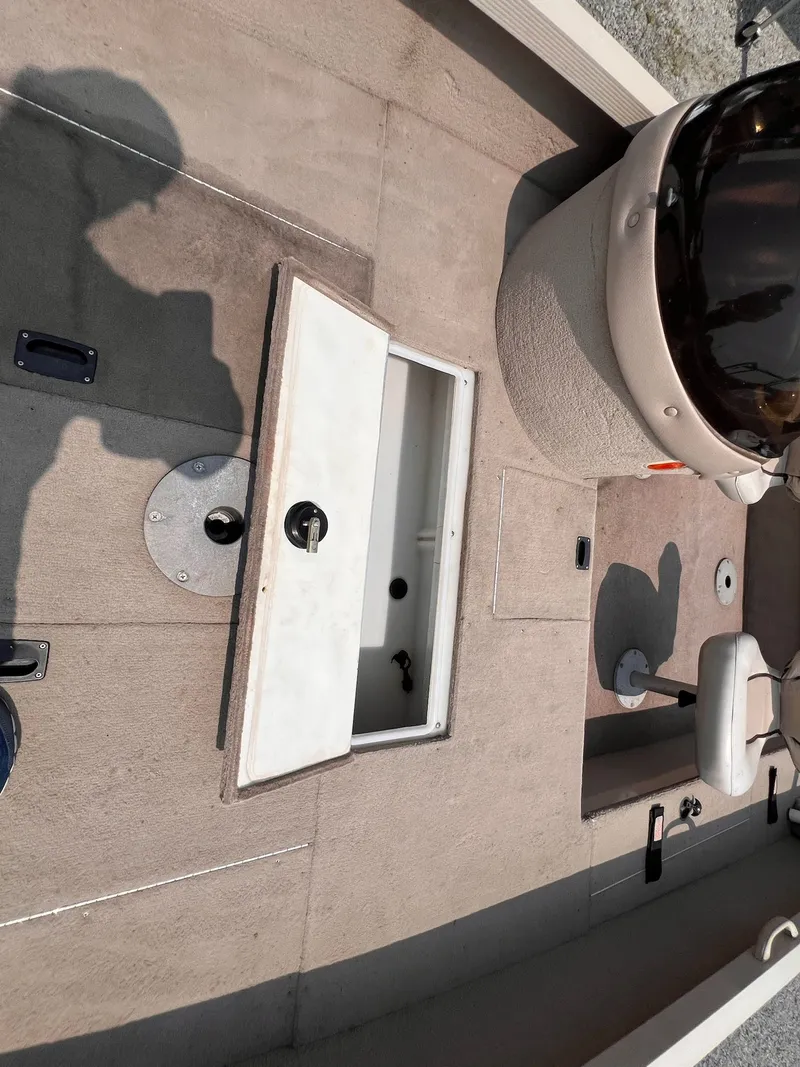 Slide: The Image of Crestliner 1750 Fish Hawk 2003 - 21