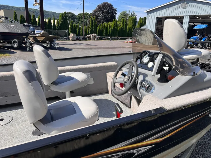 Slide: The Image of Smoker Craft Pro Angler 161 2010 - 28