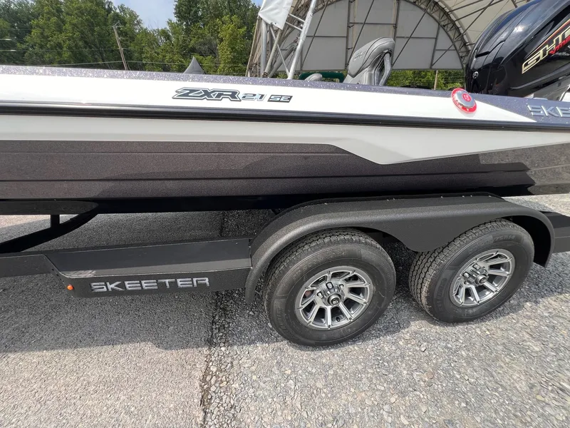 Slide: The Image of Skeeter ZXR21 SE 2025 - 11