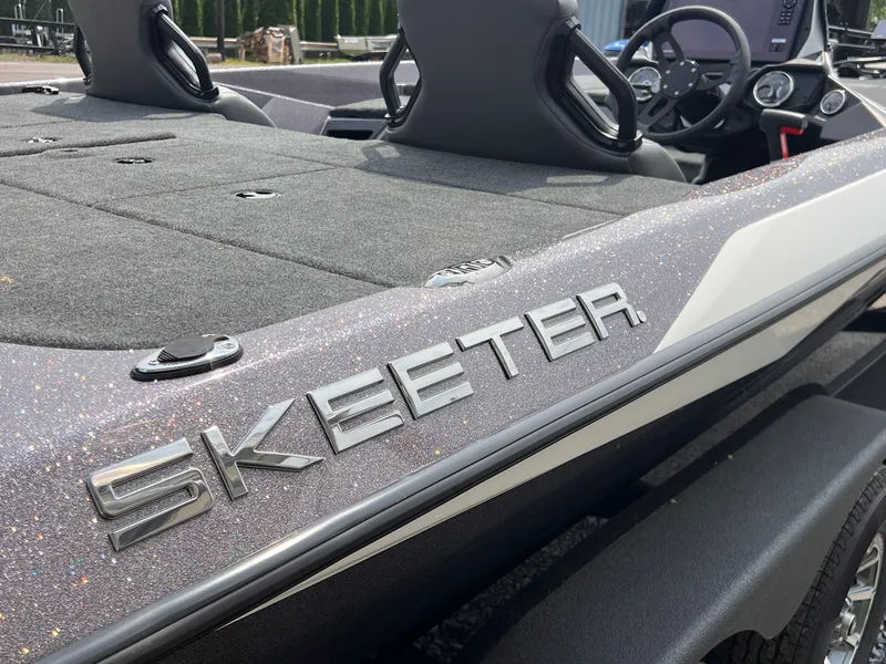 Slide: The Image of Skeeter ZXR21 SE 2025 - 18