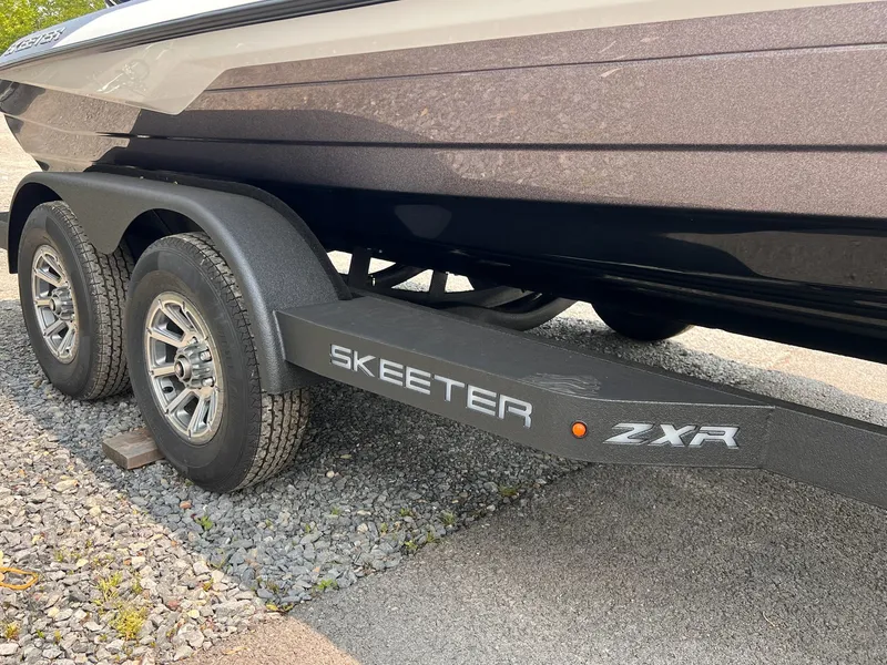 Slide: The Image of Skeeter ZXR21 SE 2025 - 22