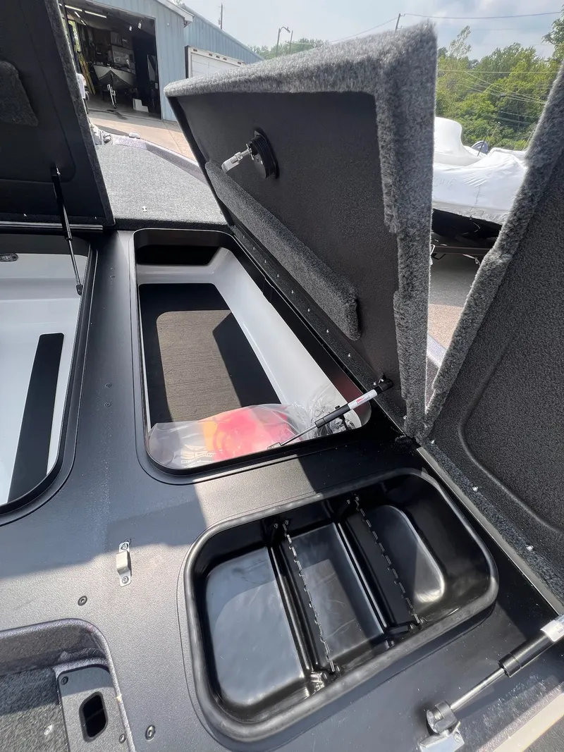 Slide: The Image of Skeeter ZXR21 SE 2025 - 3