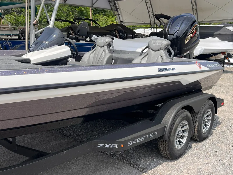 Slide: The Image of Skeeter ZXR21 SE 2025 - 42