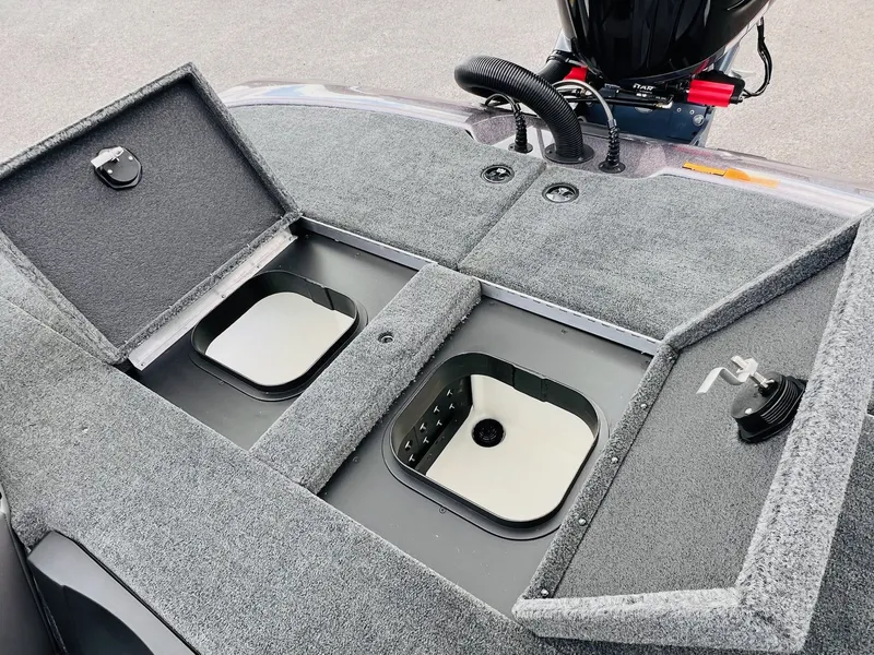 Slide: The Image of Tracker Tundra 2005 - 12