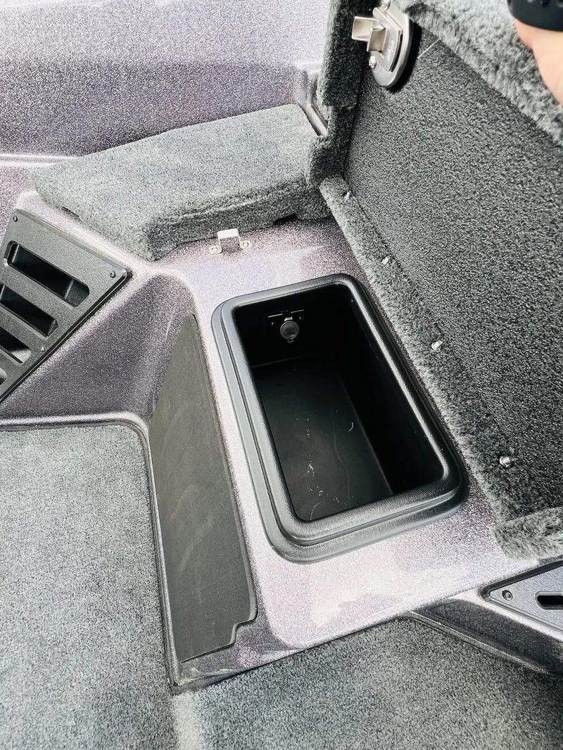 Slide: The Image of Tracker Tundra 2005 - 13