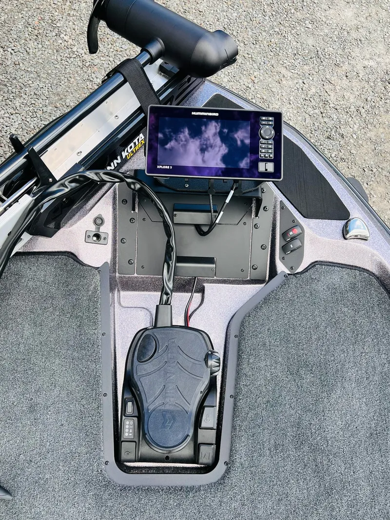 Slide: The Image of Tracker Tundra 2005 - 14