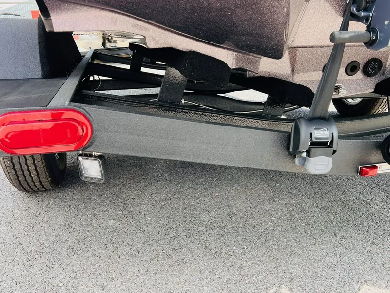 Slide: The Image of Tracker Tundra 2005 - 15