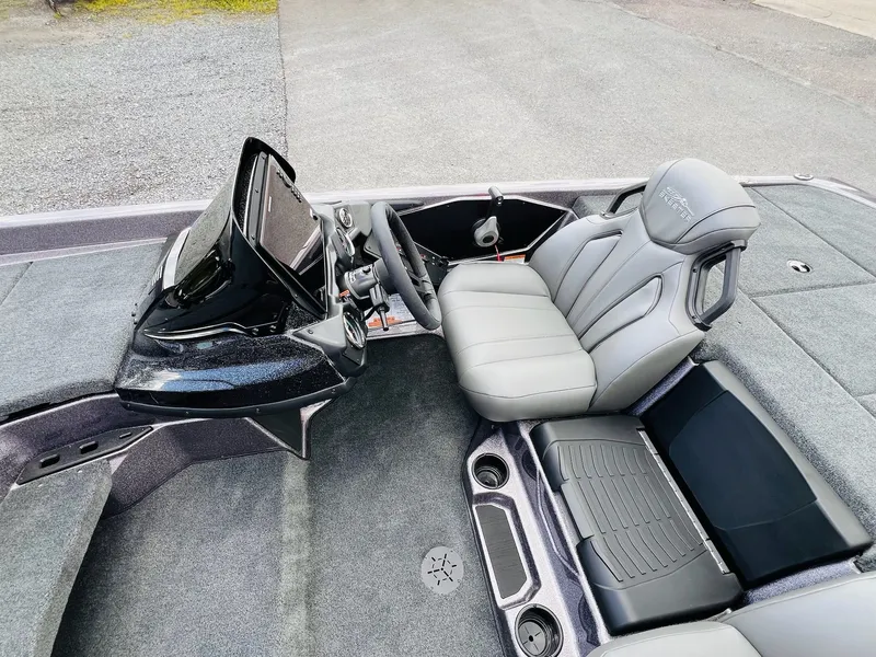 Slide: The Image of Tracker Tundra 2005 - 24