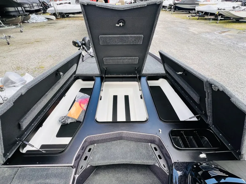 Slide: The Image of Tracker Tundra 2005 - 26