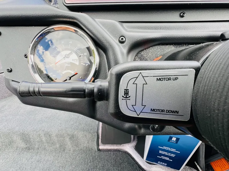 Slide: The Image of Tracker Tundra 2005 - 30