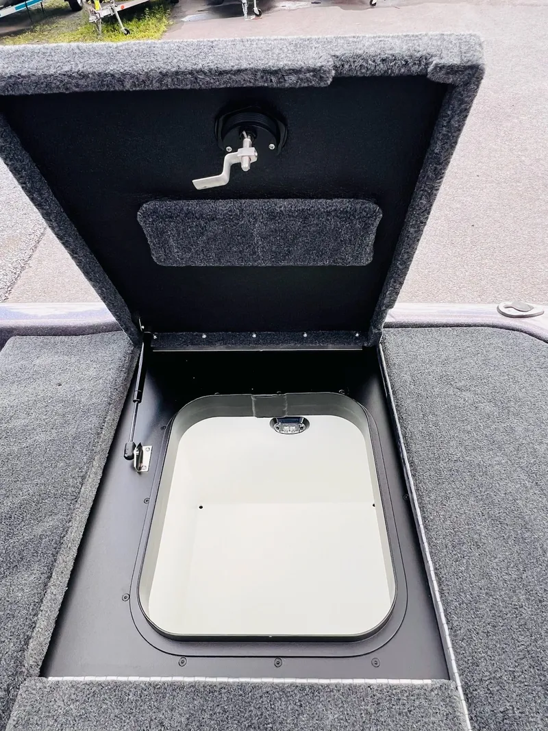 Slide: The Image of Tracker Tundra 2005 - 43