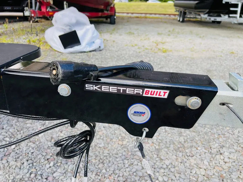 Slide: The Image of Tracker Tundra 2005 - 44