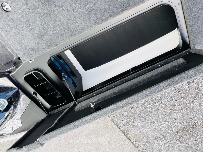 Slide: The Image of Tracker Tundra 2005 - 7