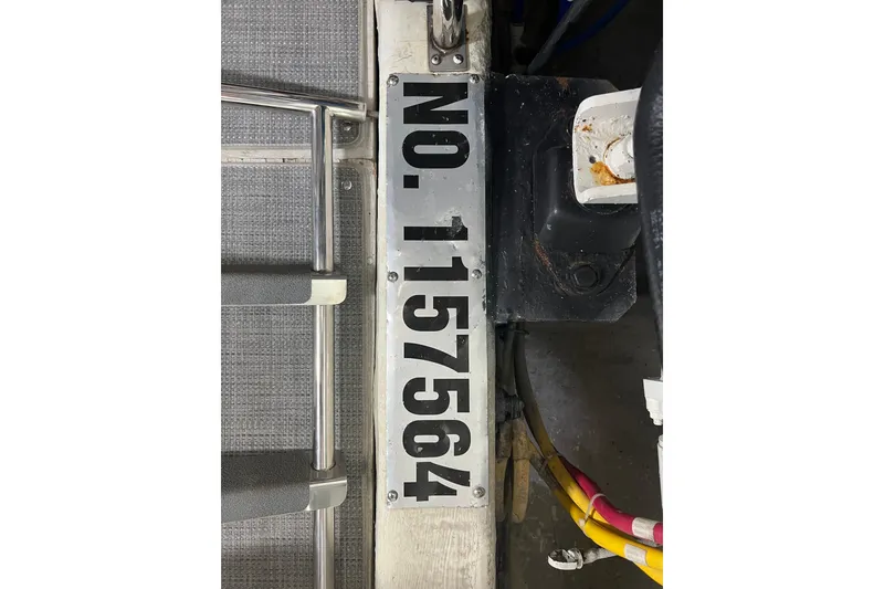 Slide: The Image of 2004 Carver 466 Motor Yacht with registration number 1157564 displayed on metal plate. - 41