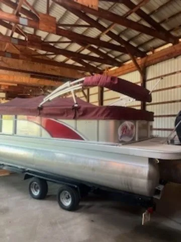 Slide: The Image of Bennington 22 SLX 2015 - 4