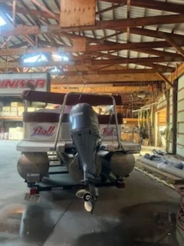 Slide: The Image of Bennington 22 SLX 2015 - 5