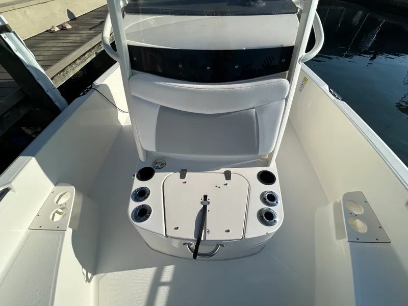 Slide: The Image of Boston Whaler 210 DAUNTLESS 2016 - 10