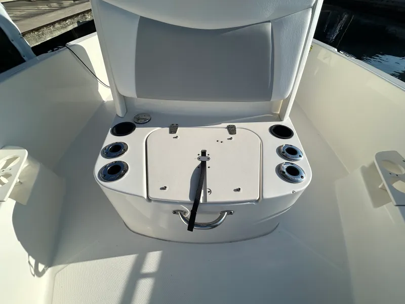Slide: The Image of Boston Whaler 210 DAUNTLESS 2016 - 11