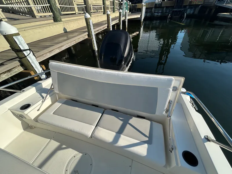 Slide: The Image of Boston Whaler 210 DAUNTLESS 2016 - 16