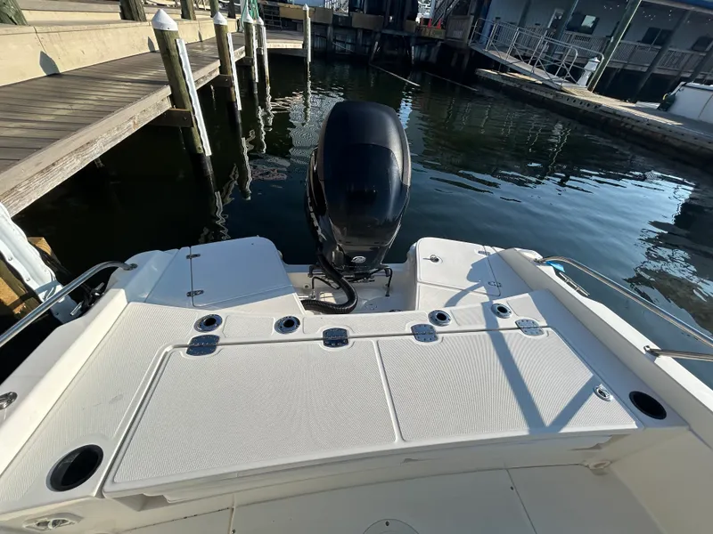 Slide: The Image of Boston Whaler 210 DAUNTLESS 2016 - 17