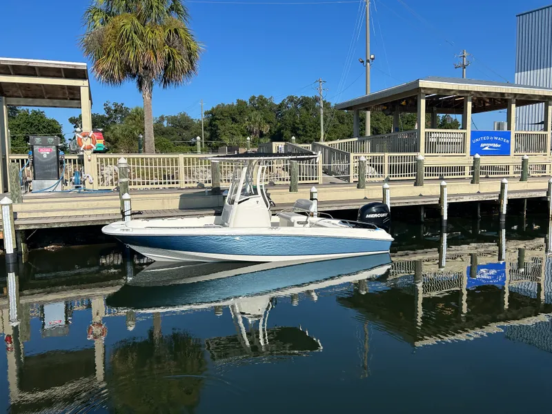 Slide: The Image of Boston Whaler 210 DAUNTLESS 2016 - 2