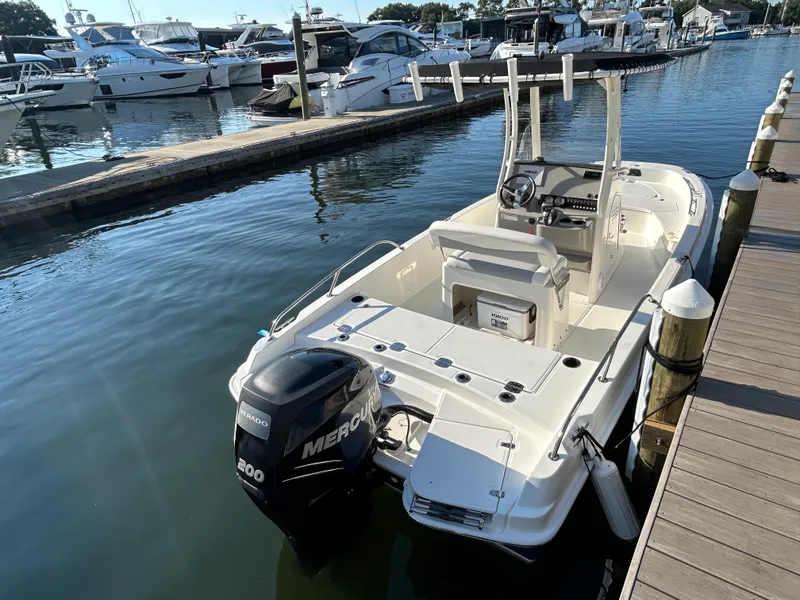 Slide: The Image of Boston Whaler 210 DAUNTLESS 2016 - 3
