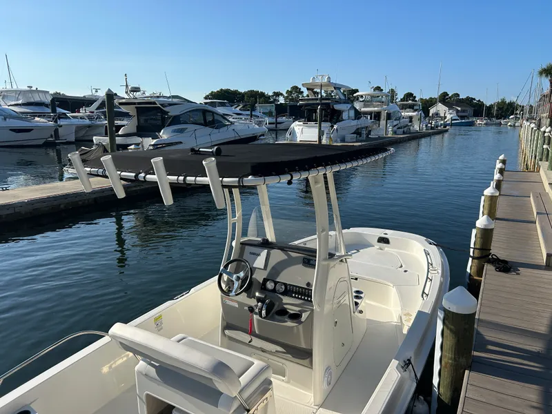 Slide: The Image of Boston Whaler 210 DAUNTLESS 2016 - 5
